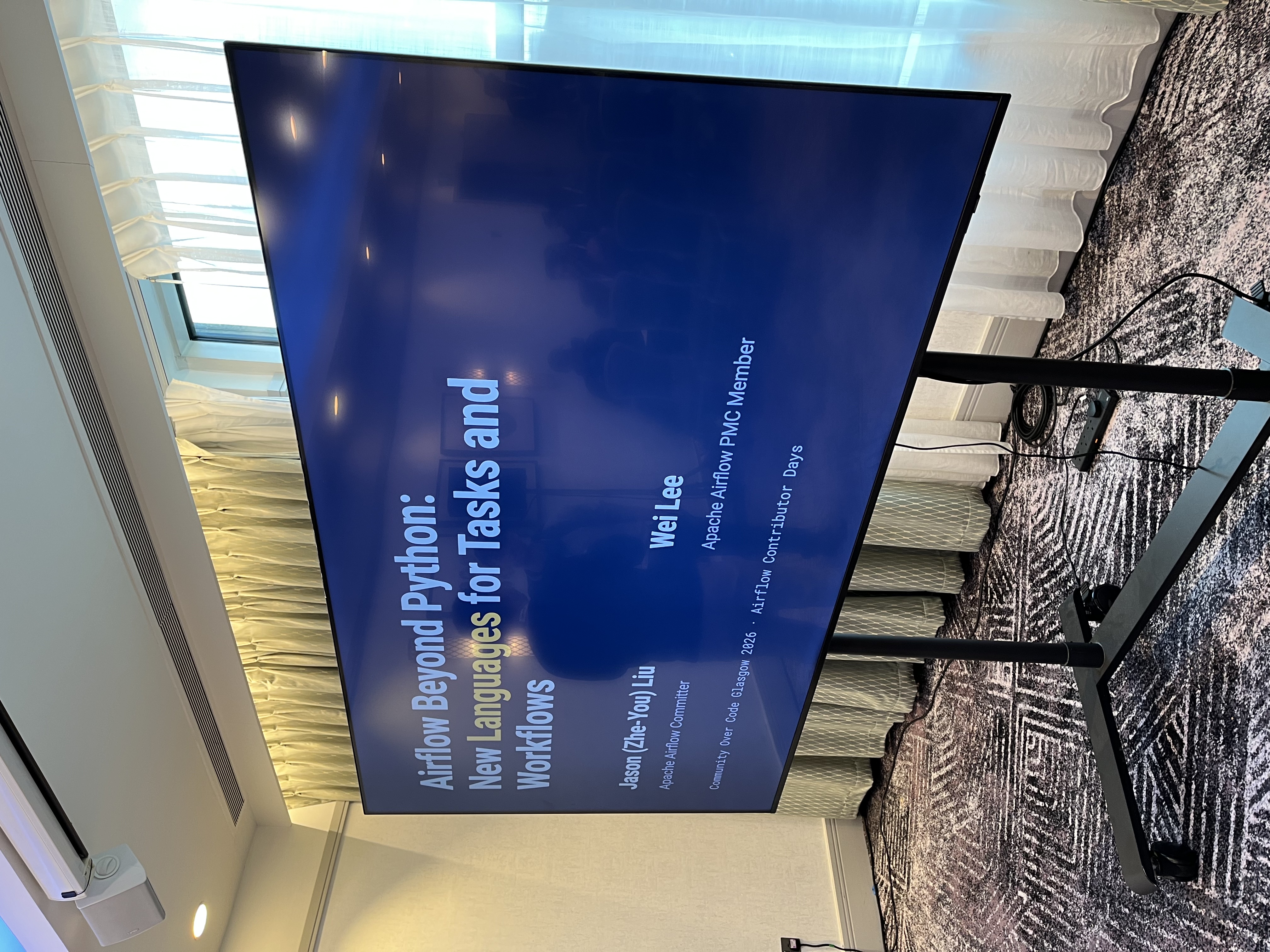 Title slide of the Airflow Beyond Python talk