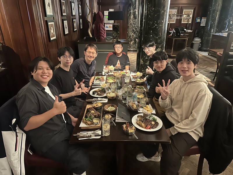 team-dinner-steakhouse